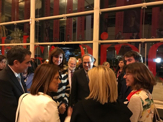 Consellera Laura Borràs, Joandomènec Ros (IEC) pres. Quim Torra