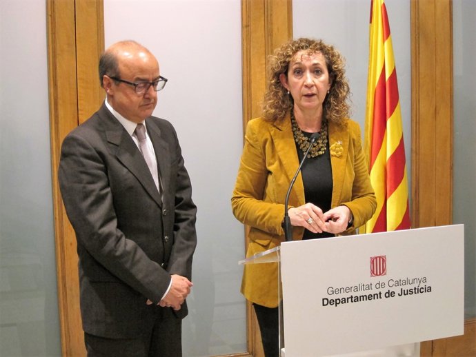 La consellera Ester Capella i el president del TSJC Jesús María Barrientos