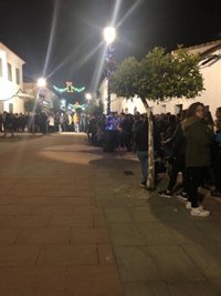 Multitudinaria concentración en El Campillo (Huelva) en señal de duelo por la muerte de Laura Luelmo