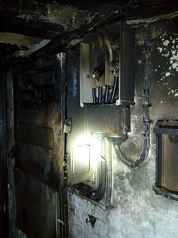 Cuadro eléctrico de la vivienda incendiada en Pamplona