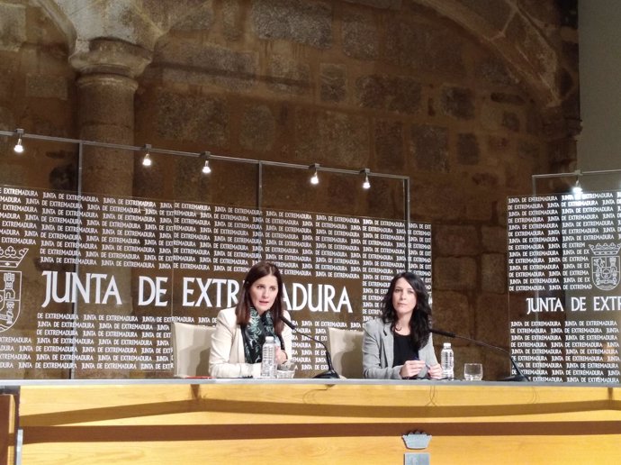 Gil Rosiña y Esther Gutiérrez en rueda de prensa este martes en Mérida