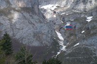 El viento cierra el teleférico de Fuente Dé