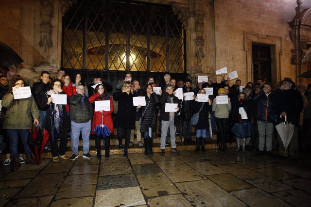 Concentración en apoyo a los periodistas de Europa Press y el Diario de Mallorca