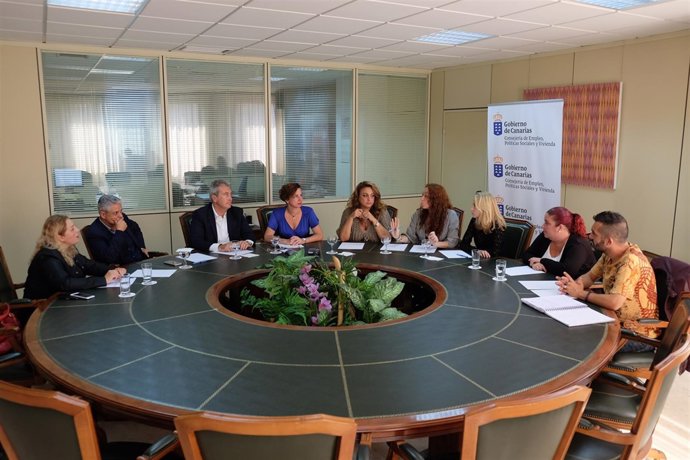 Reunión sobre las viviendas de Añaza