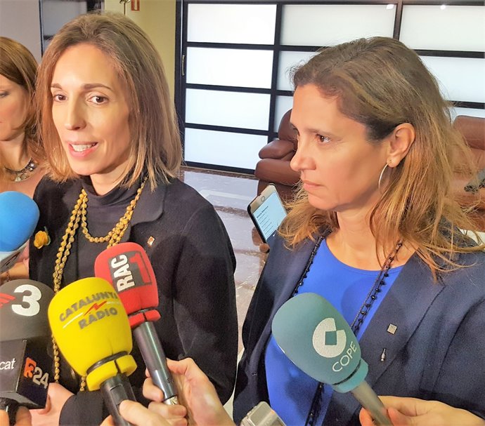 Consellera de la Generalitat Àngels Chacón, directora de Comerç Muntsa Vilalta