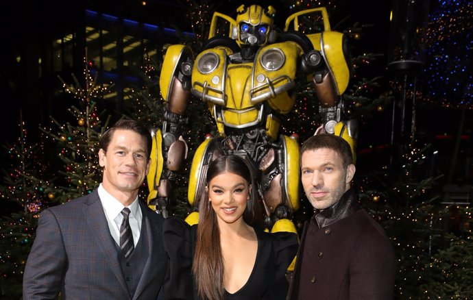 Travis Knight, John Cena y Hailee Steinfeld presentan Bumblebee