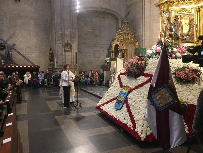 Gamarra, ante la Virgen de la Esperanza