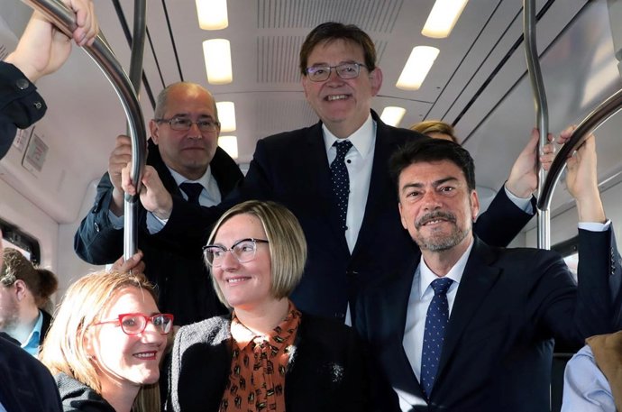Ximo Puig, Maria José Salvador y Luis Barcala en el viaje inaugural