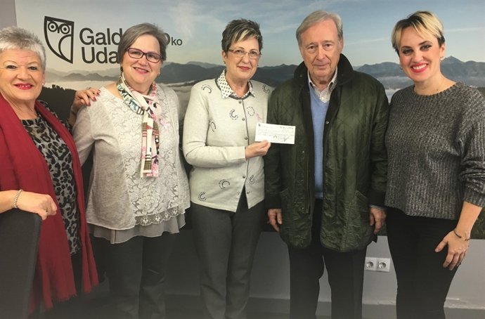 Entrega de cheque a Acambi