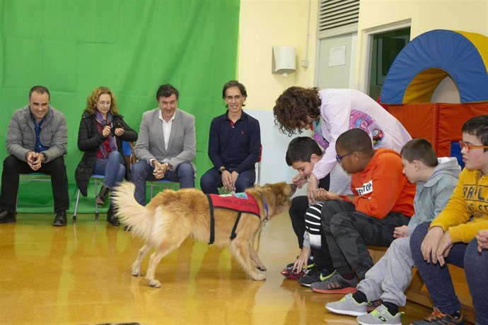 Mañanes visita el colegio para conocer su novedosa iniciativa