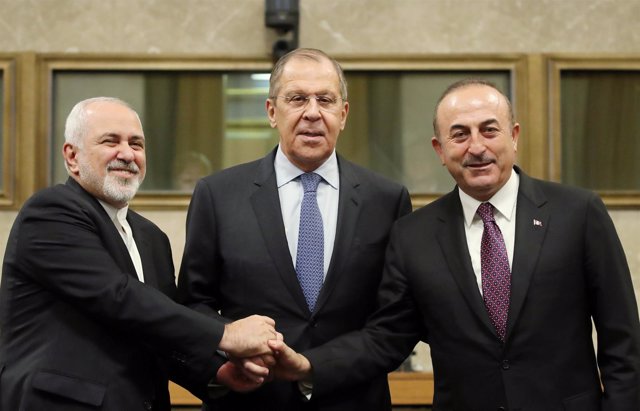 Sergei Lavrov, Mevlut Cavusoglu y Mohamed Javad Zarif