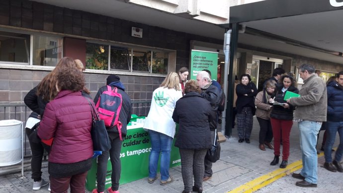 Recogida de firmas en Sevilla para fijar un máximo de pacientes por enfermera