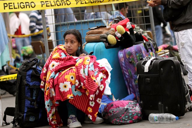 Una migrante venezolana en un paso fronterizo en Ecuador