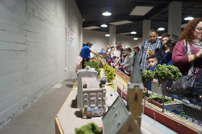Exposición Benéfica De Trenes.