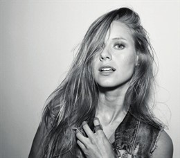 La artista Manuela Vellés