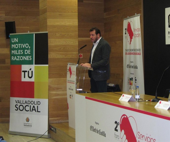 El alcalde de Valladolid en el II Foro de Servicios Sociales. 19-12-18