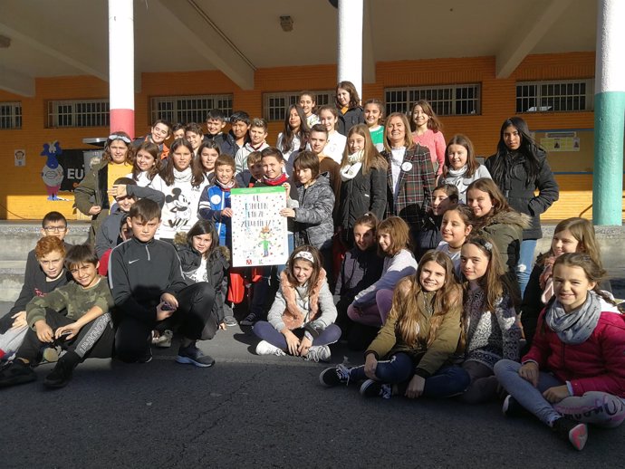 Amaia del Campo con los participantes de Arteagabeitia