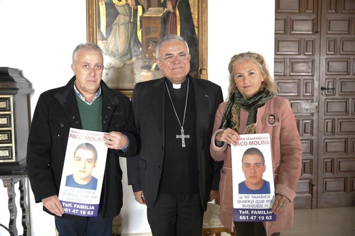 Reunión del obispo con los padres de Paco Molina