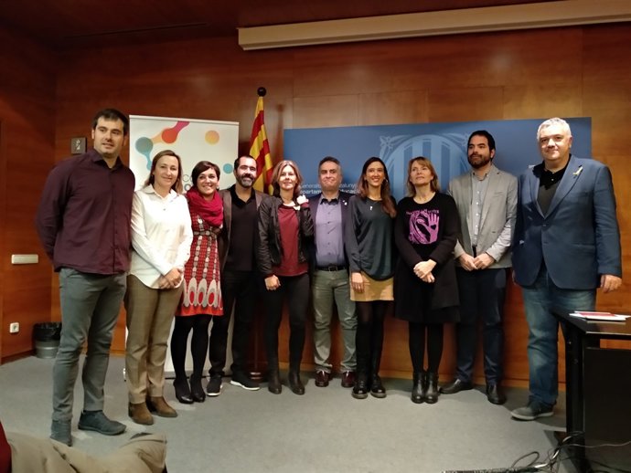Alcaldes, representants de FMC, ACM, Escola Nova 21 i el secretari de P.I.
