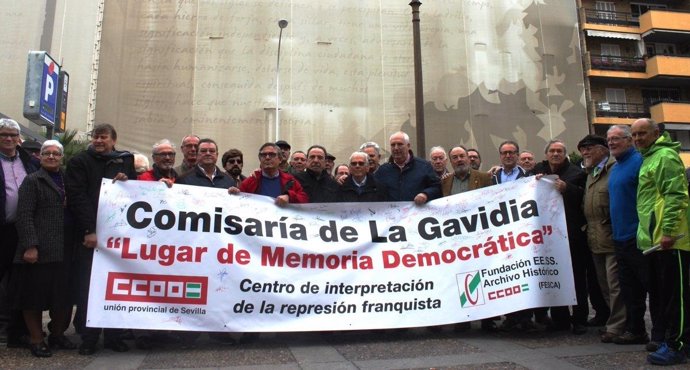 Concentración de CCOO ante la antigua comisaría de la Gavidia de Sevilla