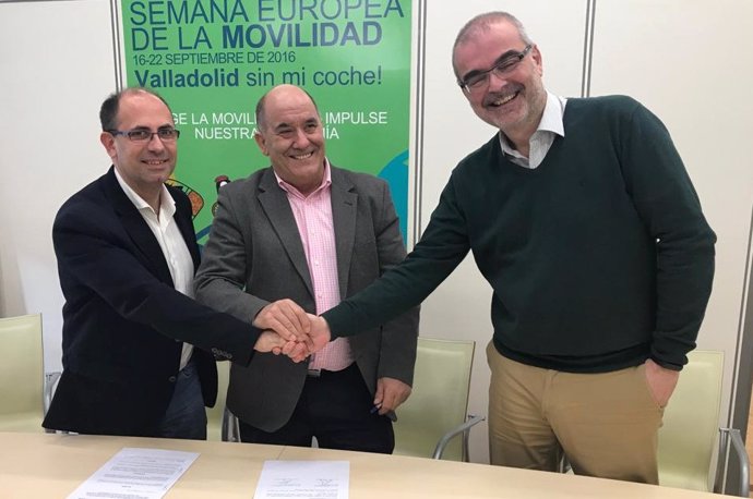 Firma del convenio de los ayuntamientos de Valladolid y La Cistérniga. 19-12