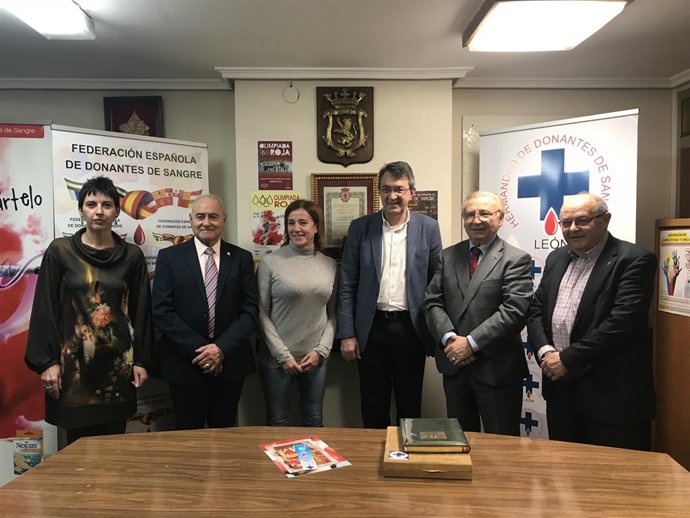 Majo (3D) con miembros de los Donantes de Sangre  29-12-2018