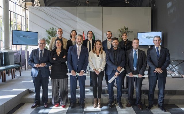 La presidenta de la Junta en funciones, Susana Díaz, preside la entrega de los X