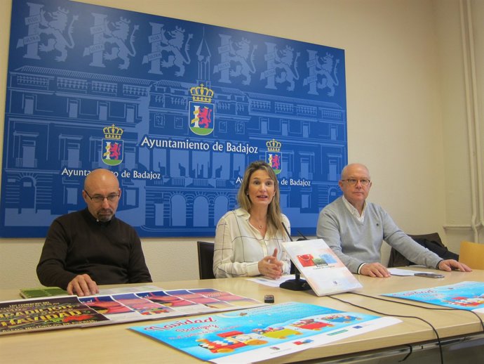 Subirán, flanqueada por Montoya y Retamar.