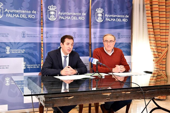 López (izda.) y Ruiz Almenara en rueda de prensa