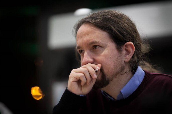 el secretario general de Podemos, Pablo Iglesias, y el subdirector de La Vanguar