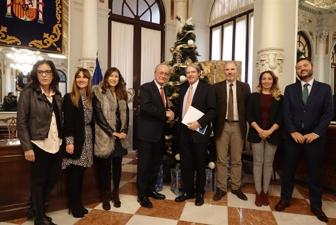 De la Torre firma un acuerdo con la Fundación Bertelsmann