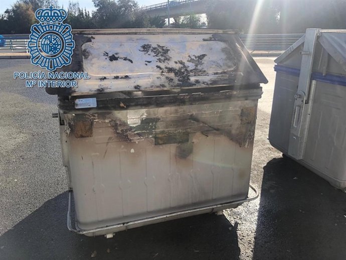 Contenedor quemado en Dos Hermanas (Sevilla)