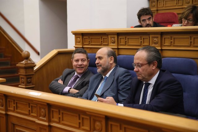 Page, Guijarro y Ruiz Molina en el pleno de las Cortes