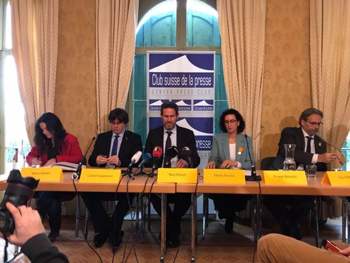 Maria Sirvent, Carles Puigdemont, Nico Kirsch, Marta Rovira y Ernest Benach