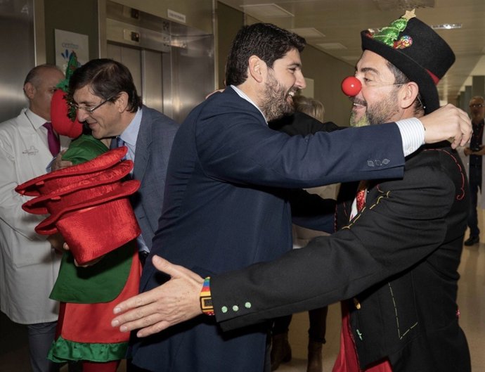 López Miras participa en la fiesta de Navidad de la Arrixaca
