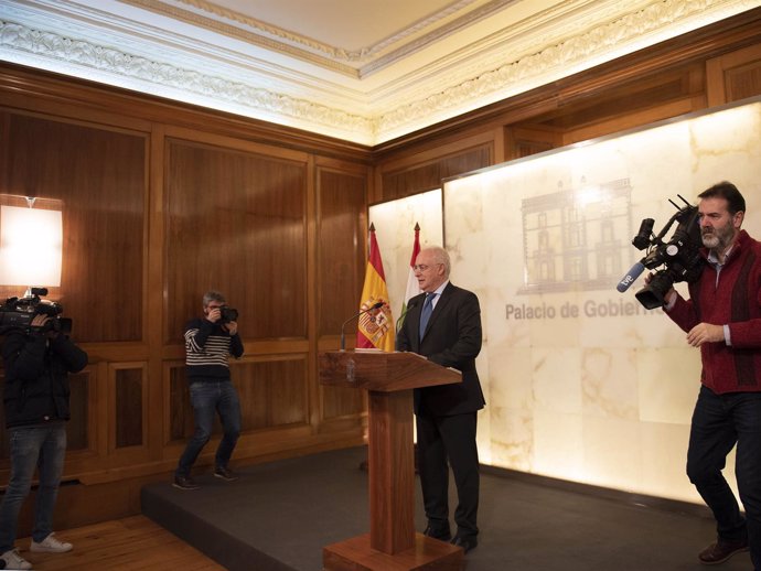 Ceniceros explica ante los medios medidas urgentes del Gobierno