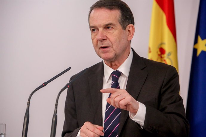 Pedro Sánchez recibe al presidente de la Federación Española de Municipios y Pro