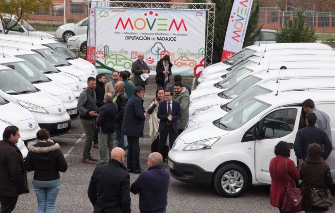 La Diputación de Badajoz entrega coches eléctricos