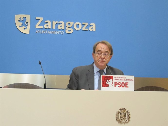 Pérez Anadón (PSOE), en rueda de prensa hoy en el Ayuntamiento