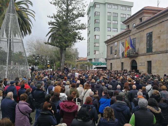 Minuto de silencio en Cambados por el naufragio del 'Sin Querer 2'