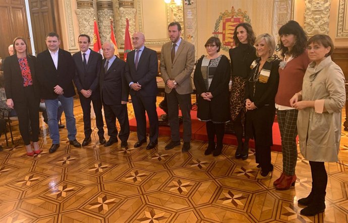 Premiados y representantes del jurado de los Piñones de Oro. 20-12-18