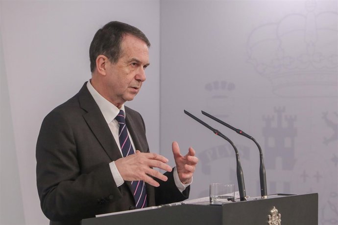 Pedro Sánchez recibe al presidente de la Federación Española de Municipios y Pro