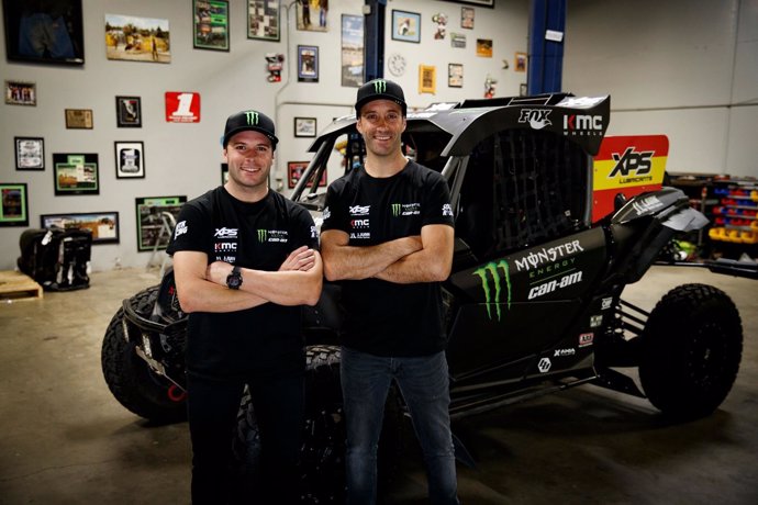 Dani Oliveras y Gerard Farrés con el coche SxS del Rally Dakar 2019
