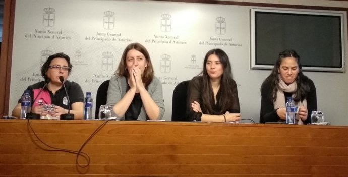 Rueda de prensa de Podemos sobre la información deportiva femenina.