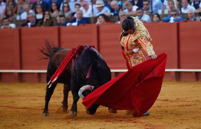 Toros en Sevilla. Feria de San Miguel. Despedida de Padilla, Morante de la Puebl