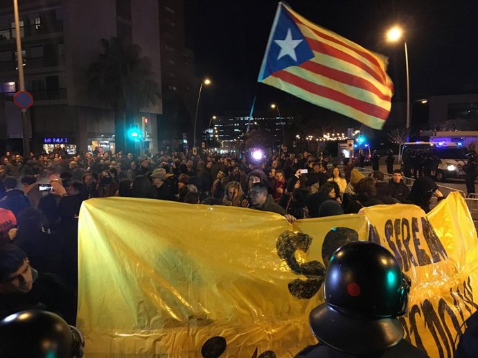 Manifestación de los CDR en la avenida Diagonal de Barcelona