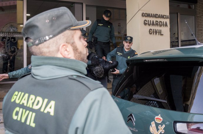 Trasladan a Bernardo Montoya a los juzgados de Valverde entre gritos de 'asesi