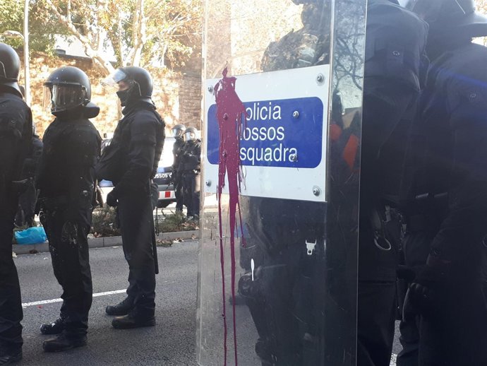 Incidentes en la Avenida Paralel-lel de Barcelona por la celebración del Consejo