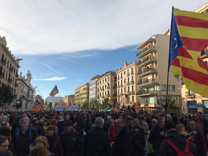 Manifestants dels CDR a la Via Laietana de Barcelona