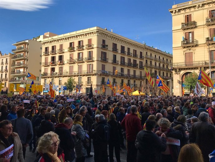 Manifestació convocada per Òmnium Cultural a Barcelona